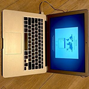 COPY - Mac Book Air   ***Black Friday price  $260 to 160 #A1466   New condition